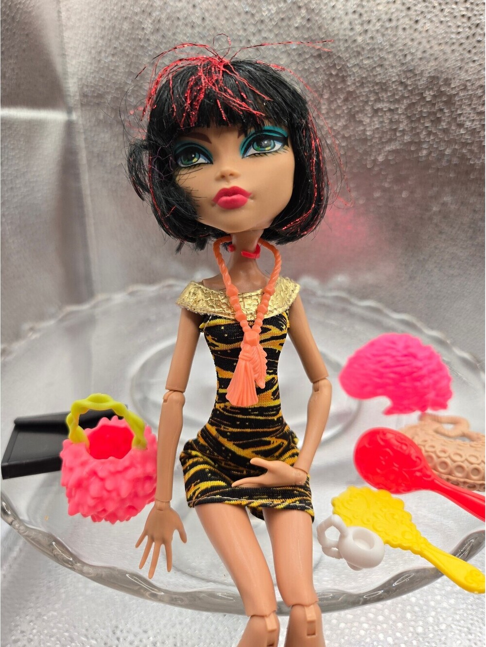 Mattel Cleo de Nile Doll with Accessories Monster high